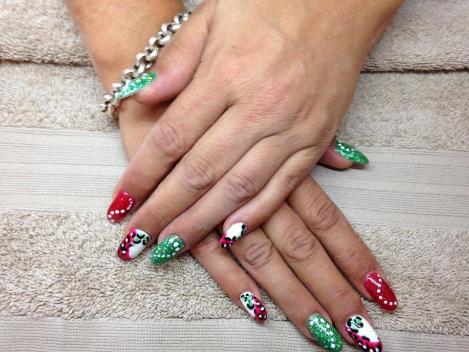 Festive Nails@ La Mode! 
Get Into The Xmas Spirit …