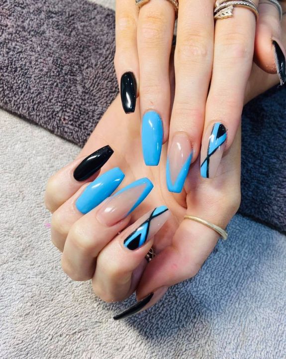 💙 BLUE HAVEN 🖤

Nails By Whit 🖤