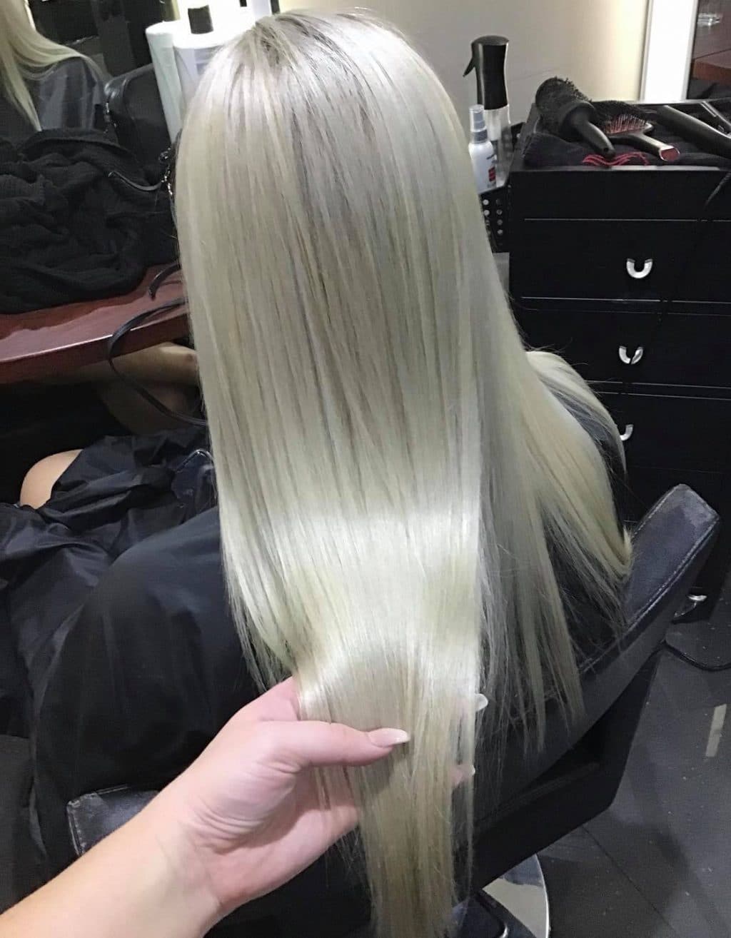 Platinum blonde toning with Goldwell at La Mode